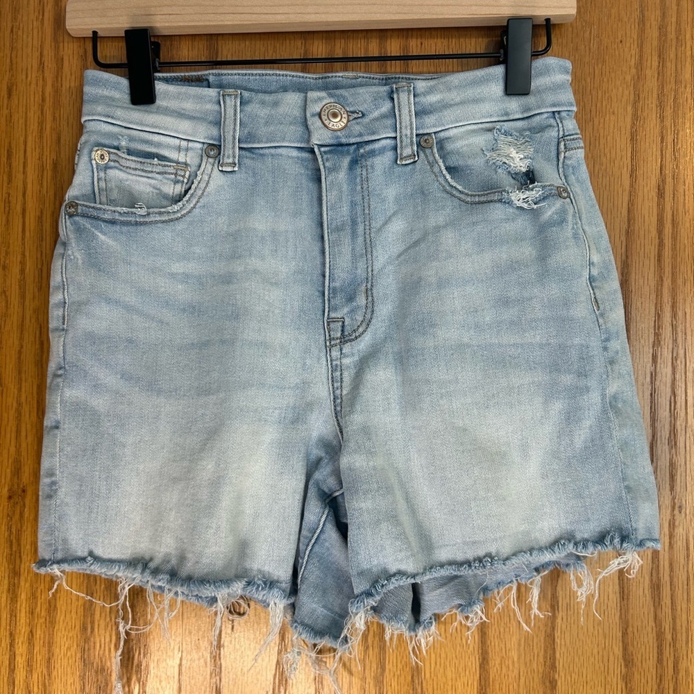 American Eagle High Rise Distressed Denim Shorts Light Wash Women’s Size 2 - Picture 2 of 8